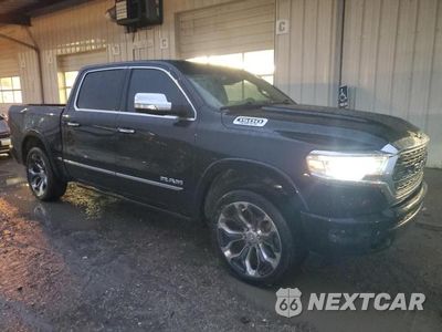 Czwarte zdjęcie samochodu z boku: 2019 RAM 1500 LIMITED VIN:1C6SRFHTXKN870996 - miniatura