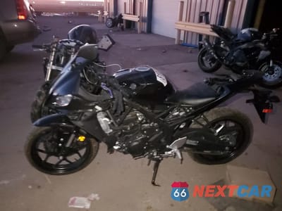 Trzecie zdjęcie samochodu z tyłu: 2023 YAMAHA YZFR3 A VIN:MH3RH18Y6PK011729 - miniatura