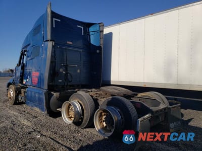 Trzecie zdjęcie samochodu z tyłu: 2020 VOLVO VN VNL VIN:4V4NC9EHXLN897470 - miniatura