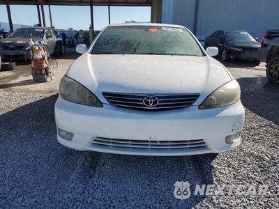 Piąte zdjęcie samochodu w środku: 2005 TOYT CAMRY VIN:4T1BF30K45U620839 - miniatura