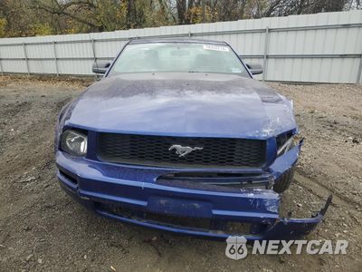 Piąte zdjęcie samochodu w środku: 2005 FORD MUSTANG VIN:1ZVFT80N055256822 - miniatura