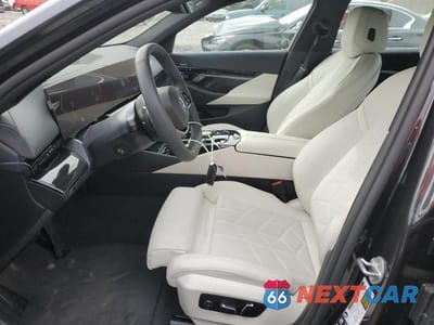 Zdjęcie 7 z 12 samochodu: 2024 BMW 530 XI VIN:WBA53FJ0XRCS64625 - miniatura