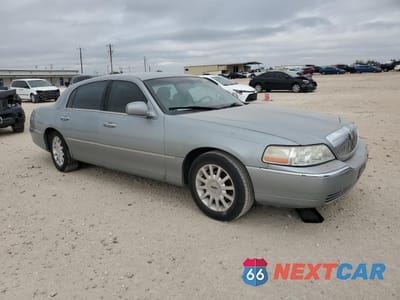 Czwarte zdjęcie samochodu z boku: 2006 LINCOLN TOWN CAR SIGNATURE VIN:1LNHM81V96Y626104 - miniatura