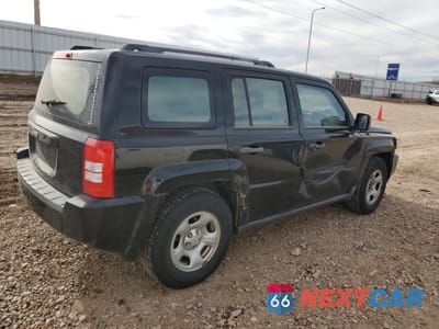 Trzecie zdjęcie samochodu z tyłu: 2008 JEEP PATRIOT SPORT VIN:1J8FF28W18D710437 - miniatura