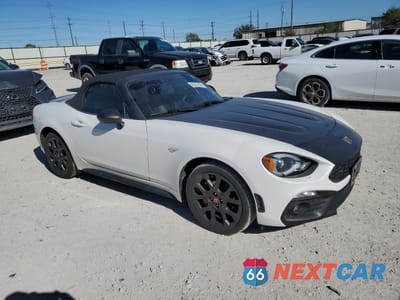 Czwarte zdjęcie samochodu z boku: 2018 FIAT 124 SPIDER CLASSICA VIN:JC1NFAEK7J0138623 - miniatura