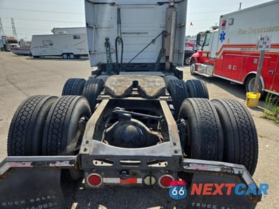 Zdjęcie 9 z 10 samochodu: 2005 VOLVO VN VNL VIN:4V4NC9TG35N371713 - miniatura