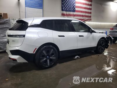 Trzecie zdjęcie samochodu z tyłu: 2025 BMW IX XDRIVE50 VIN:WB523CF07SCT08532 - miniatura