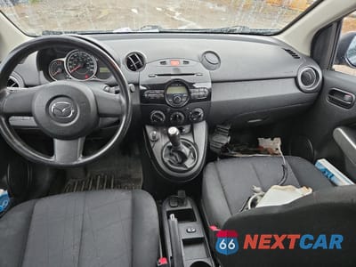 Zdjęcie 8 z 12 samochodu: 2013 MAZDA MAZDA2 VIN:JM1DE1KY1D0154010 - miniatura