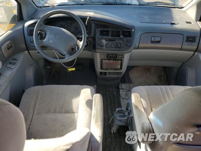 Zdjęcie 8 z 13 samochodu: 2000 TOYOTA SIENNA LE VIN:4T3ZF13C8YU178599 - miniatura