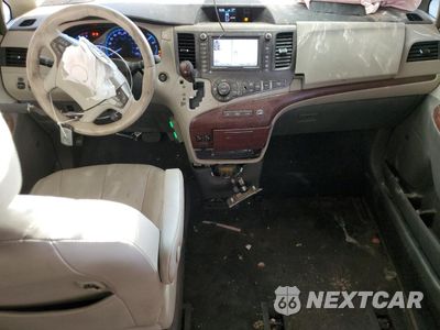 Zdjęcie 8 z 15 samochodu: 2014 TOYOTA SIENNA XLE VIN:5TDYK3DC5ES409957 - miniatura