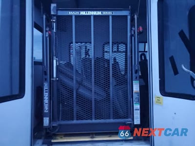 Zdjęcie 10 z 14 samochodu: 2010 FORD ECONOLINE E350 SUPER DUTY CUTAWAY VAN VIN:1FDEE3FL4ADA25709 - miniatura