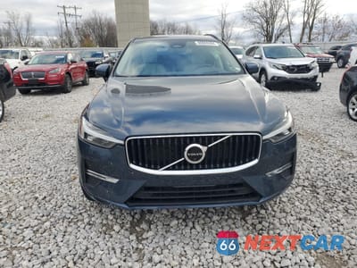 Piąte zdjęcie samochodu w środku: 2022 VOLVO XC60 B5 MOMENTUM VIN:YV4L12RK0N1976482 - miniatura