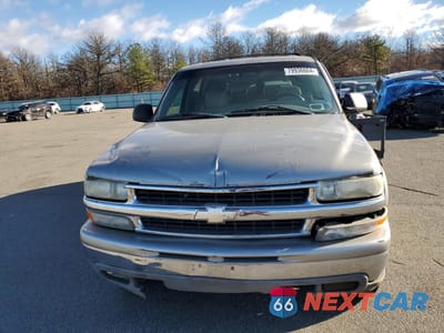 Piąte zdjęcie samochodu w środku: 2001 CHEVROLET SUBURBAN K2500 VIN:3GNGK26U01G139385 - miniatura