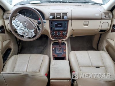 Zdjęcie 8 z 14 samochodu: 2005 MERCEDES-BENZ ML 500 VIN:4JGAB75E95A539368 - miniatura