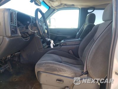 Zdjęcie 7 z 14 samochodu: 2005 CHEVROLET SILVERADO K2500 HEAVY DUTY VIN:1GCHK23U65F864451 - miniatura