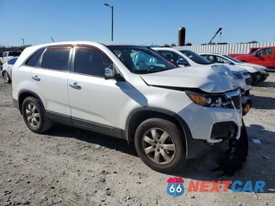 Czwarte zdjęcie samochodu z boku: 2012 KIA SORENTO BASE VIN:5XYKT3A18CG227900 - miniatura