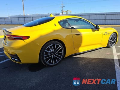 Trzecie zdjęcie samochodu z tyłu: 2024 MASERATI GRANTURISMO TROFEO VIN:ZAMBMVDB8RX440036 - miniatura