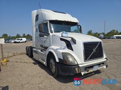 2005 VOLVO VN VNL 4V4NC9TG35N371713 - główne zdjęcie licytacji z USA - miniatura