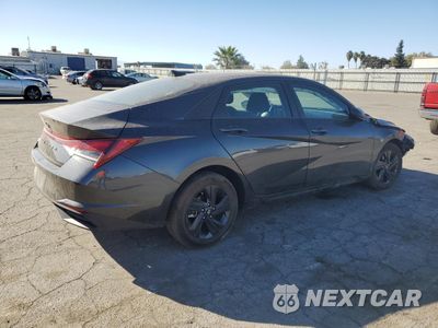 Trzecie zdjęcie samochodu z tyłu: 2022 HYUNDAI ELANTRA SEL VIN:5NPLS4AG3NH057393 - miniatura