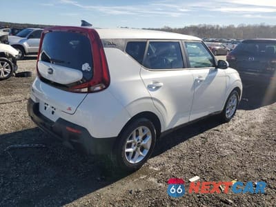 Trzecie zdjęcie samochodu z tyłu: 2020 KIA SOUL S VIN:KNDJ23AU0L7734358 - miniatura