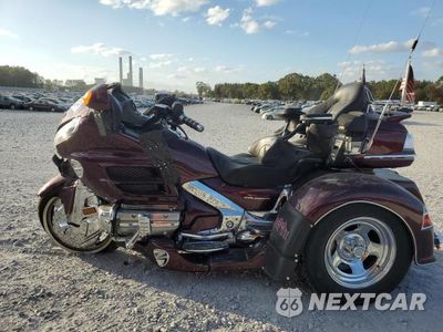 Trzecie zdjęcie samochodu z tyłu: 2006 HONDA GLDWNG VIN:1HFSC47G46A501007 - miniatura