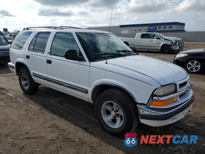 Czwarte zdjęcie samochodu z boku: 1998 CHEVROLET BLAZER VIN:1GNCS13W9W2176398 - miniatura