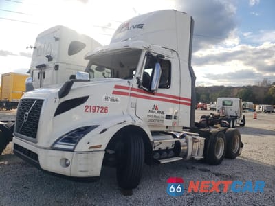 Drugie zdjęcie samochodu z przodu: 2020 VOLVO VNR VIN:4V4WC9EG6LN266713 - miniatura