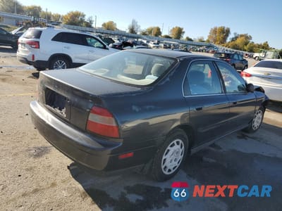 Trzecie zdjęcie samochodu z tyłu: 1994 HONDA ACCORD LX VIN:1HGCD5638RA000515 - miniatura