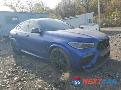 Czwarte zdjęcie samochodu z boku: 2021 BMW X6 M VIN:5YMCY0C0XM9E08406 - miniatura