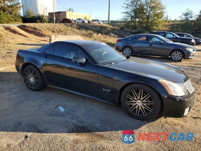 Czwarte zdjęcie samochodu z boku: 2004 CADILLAC XLR VIN:1G6YV34A945603369 - miniatura