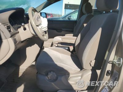 Zdjęcie 7 z 16 samochodu: 2004 TOYOTA SIENNA CE VIN:5TDZA23C04S104268 - miniatura