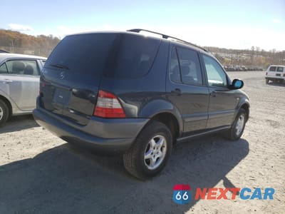 Trzecie zdjęcie samochodu z tyłu: 1999 MERCEDES-BENZ ML 320 VIN:4JGAB54E1XA143959 - miniatura