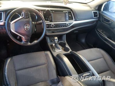 Zdjęcie 8 z 12 samochodu: 2017 TOYOTA HIGHLANDER LE VIN:5TDZZRFH9HS198231 - miniatura