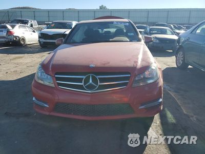 Piąte zdjęcie samochodu w środku: 2014 MERCEDES-BENZ C 250 VIN:WDDGF4HB7EG214823 - miniatura