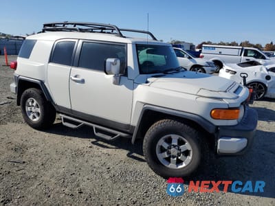 Czwarte zdjęcie samochodu z boku: 2010 TOYOTA FJ CRUISER VIN:JTEZU4BF9AK010743 - miniatura