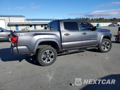 Trzecie zdjęcie samochodu z tyłu: 2018 TOYOTA TACOMA TRD SPORT VIN:5TFCZ5AN3JX136934 - miniatura