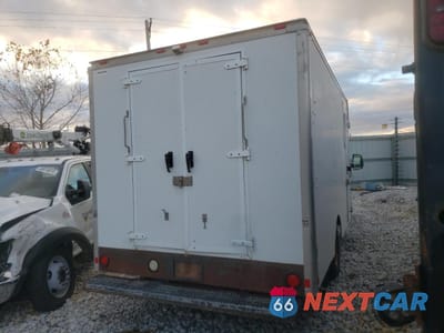 Trzecie zdjęcie samochodu z tyłu: 2011 GMC SAVANA CUTAWAY G3500 VIN:1GD373BG3B1149404 - miniatura