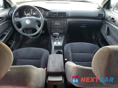 Zdjęcie 8 z 14 samochodu: 2003 VOLKSWAGEN PASSAT GL VIN:WVWND63B83E375197 - miniatura