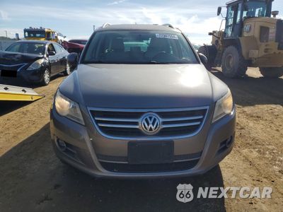 Piąte zdjęcie samochodu w środku: 2011 VOLKSWAGEN TIGUAN S VIN:WVGBV7AX4BW533530 - miniatura