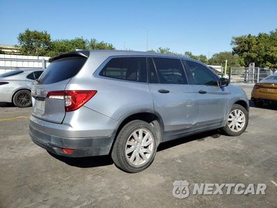 Trzecie zdjęcie samochodu z tyłu: 2019 HONDA PILOT LX VIN:5FNYF5H16KB033410 - miniatura