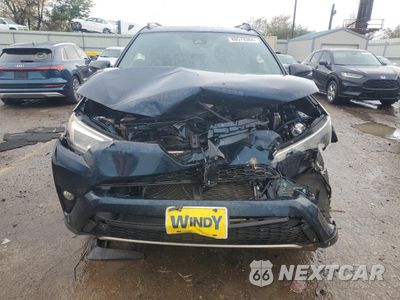 Piąte zdjęcie samochodu w środku: 2017 TOYOTA RAV4 SE VIN:JTMNFREV1HJ149732 - miniatura
