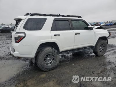 Trzecie zdjęcie samochodu z tyłu: 2020 TOYOTA 4RUNNER SR5/SR5 PREMIUM VIN:JTEBU5JR9L5768120 - miniatura
