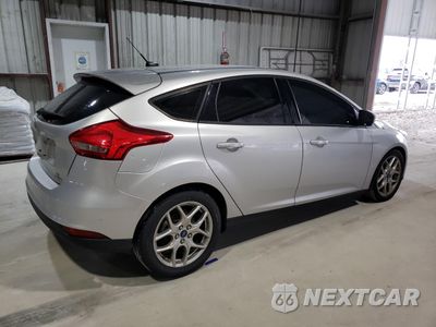Trzecie zdjęcie samochodu z tyłu: 2015 FORD FOCUS SE VIN:1FADP3K29FL302946 - miniatura