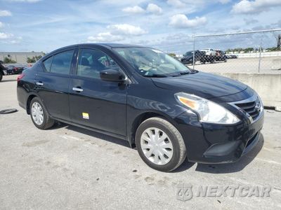 Czwarte zdjęcie samochodu z boku: 2017 NISSAN VERSA S VIN:3N1CN7APXHL862730 - miniatura