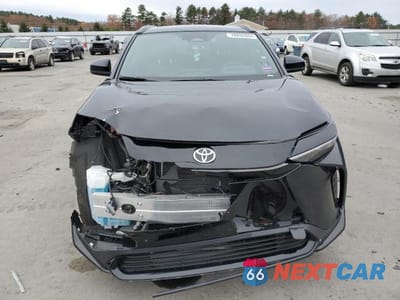 Piąte zdjęcie samochodu w środku: 2023 TOYOTA BZ4X XLE VIN:JTMABACA6PA015440 - miniatura