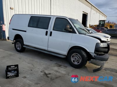 Czwarte zdjęcie samochodu z boku: 2020 GMC SAVANA G2500 VIN:1GTW7AFGXL1183700 - miniatura