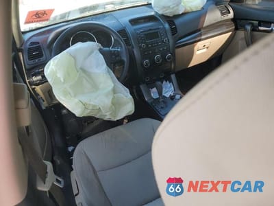 Zdjęcie 8 z 12 samochodu: 2012 KIA SORENTO BASE VIN:5XYKT3A18CG227900 - miniatura