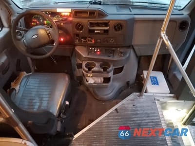 Zdjęcie 8 z 14 samochodu: 2010 FORD ECONOLINE E350 SUPER DUTY CUTAWAY VAN VIN:1FDEE3FL4ADA25709 - miniatura