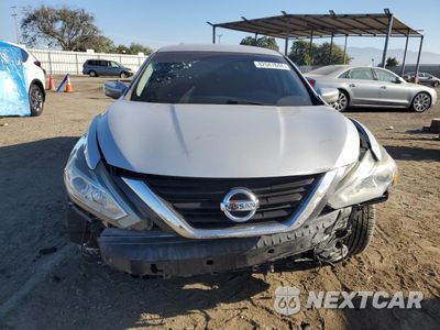 Piąte zdjęcie samochodu w środku: 2017 NISSAN ALTIMA 2.5 VIN:1N4AL3AP2HC197875 - miniatura