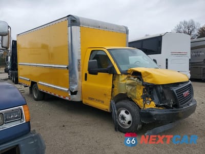 Czwarte zdjęcie samochodu z boku: 2021 GMC SAVANA CUTAWAY G3500 VIN:7GZ37TC73MN003876 - miniatura